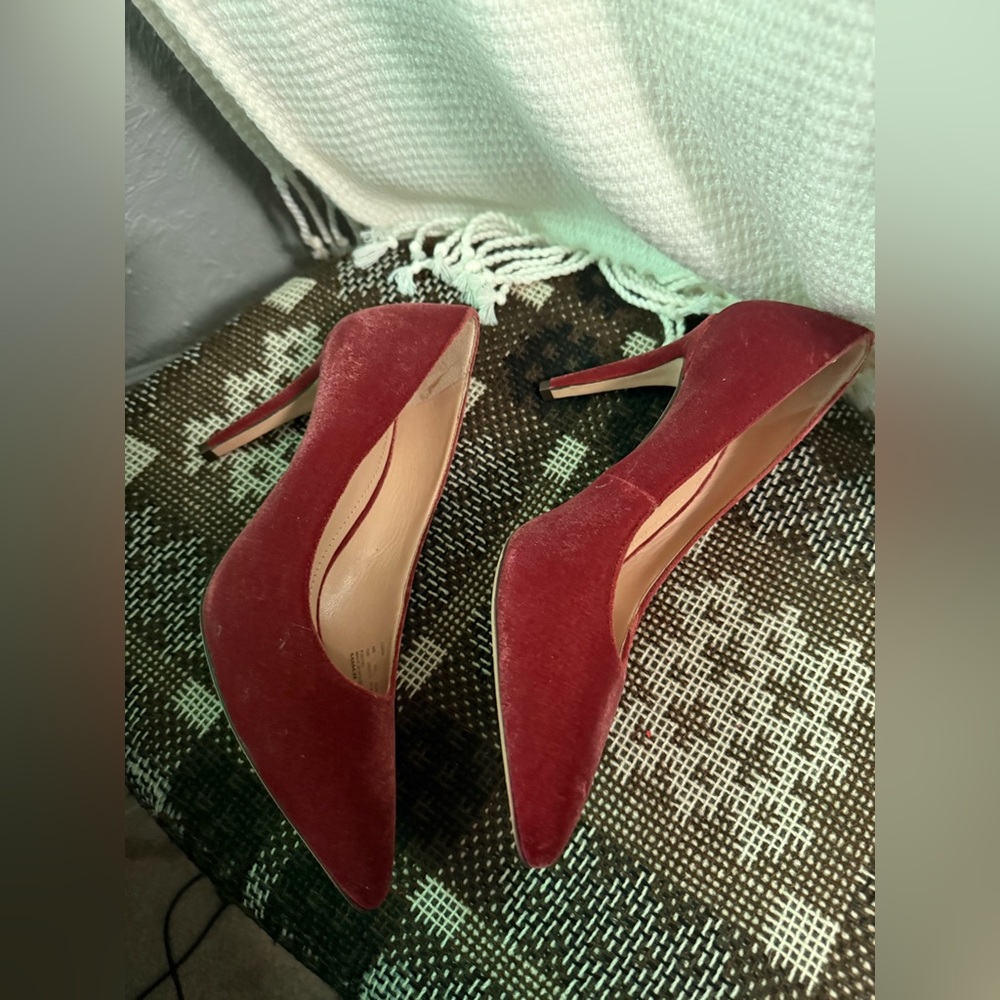 COACH Skyler Velvet Pump Women Size 10 Burgundy Velvet Slip On Stiletto Heels